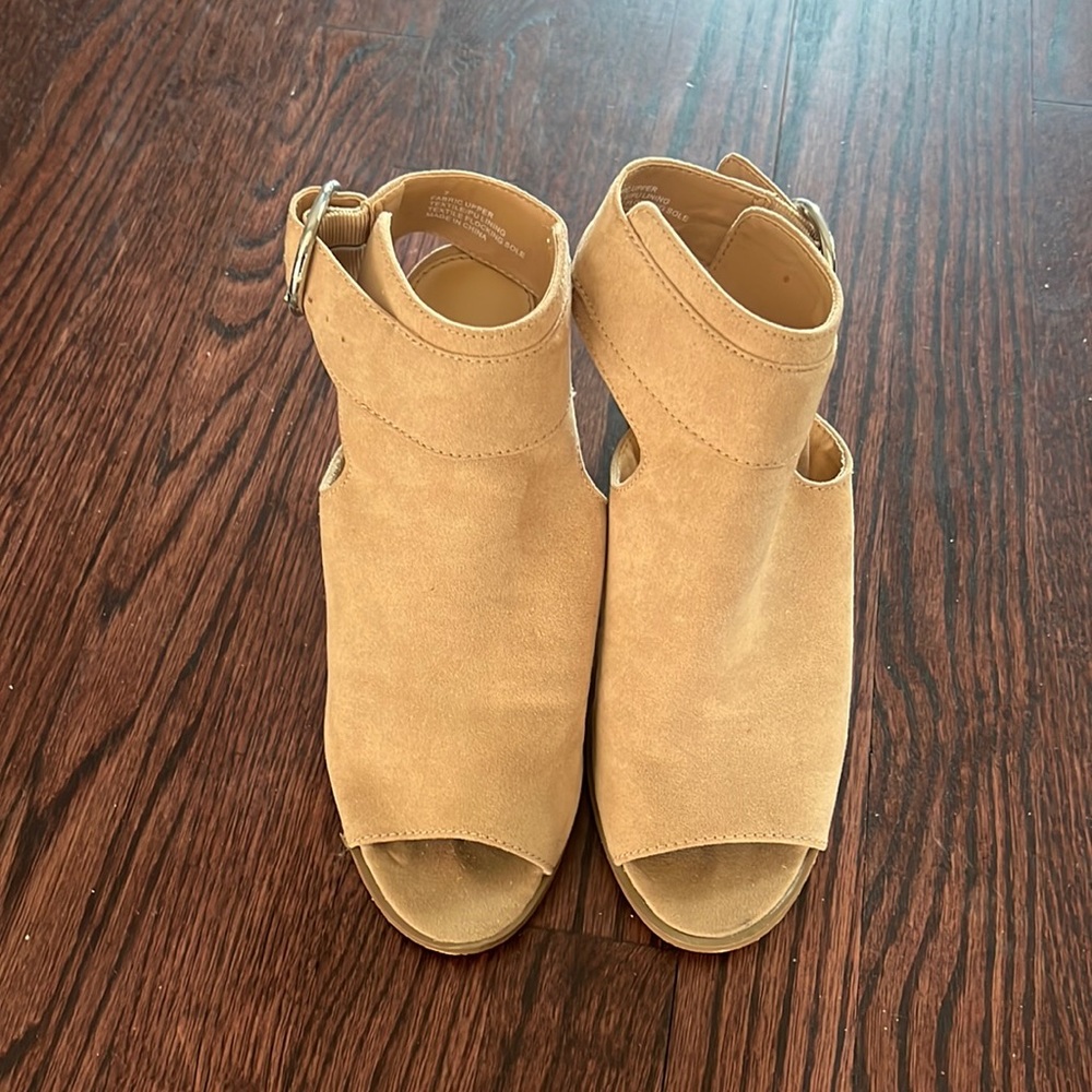 Express chunky faux suede light tan heel